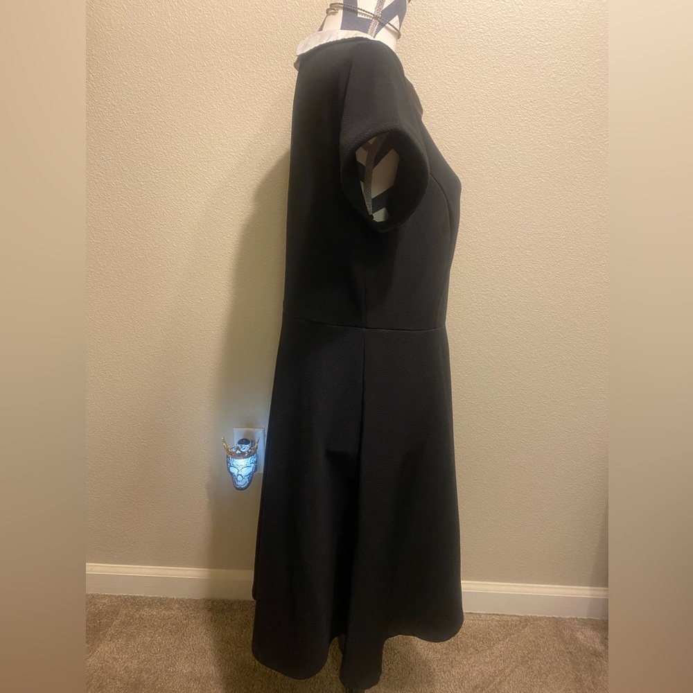 Torrid short sleeve black dress with white collar - Picture 3 of 8